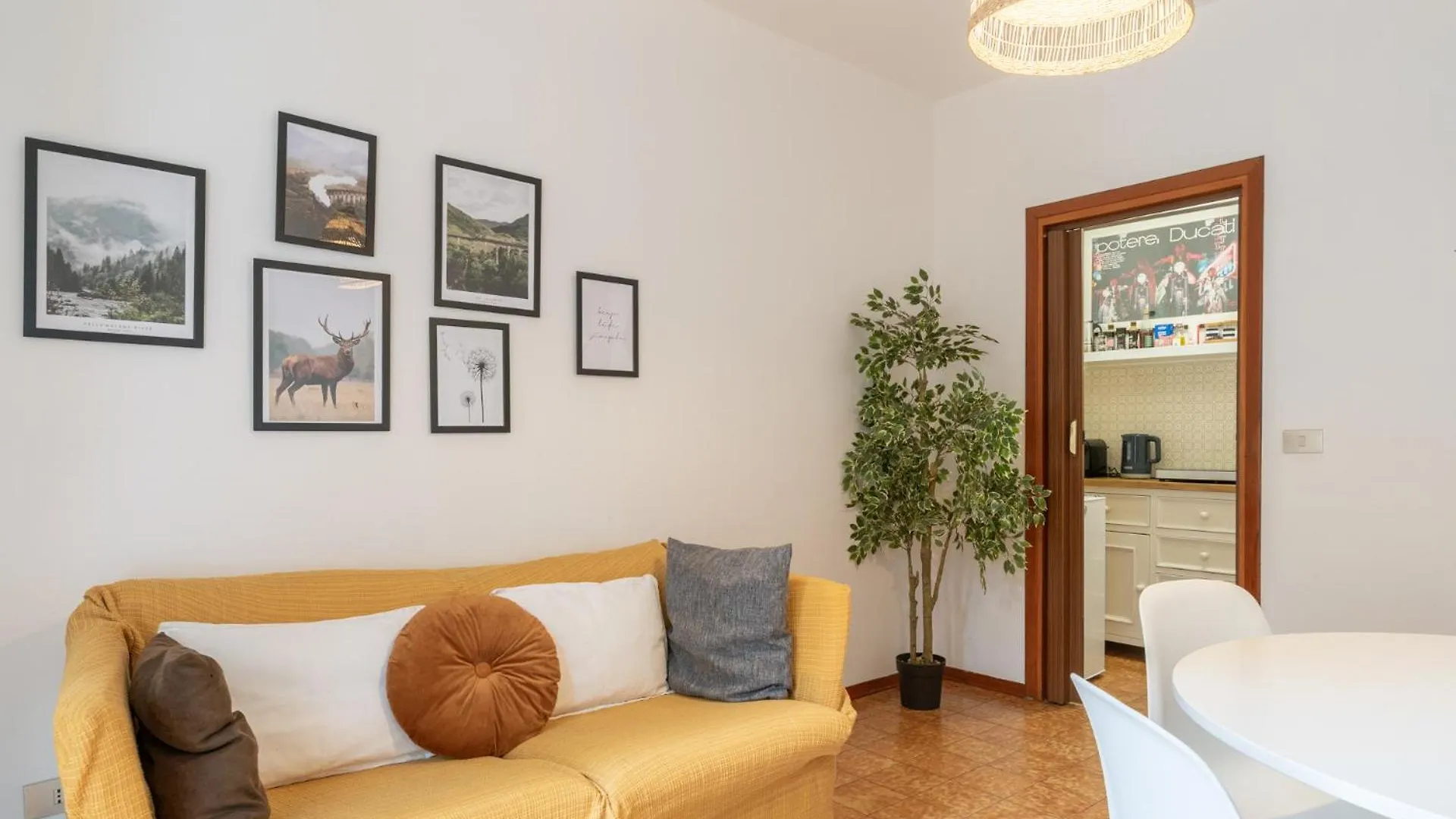 Your Perfect Stay In Cassina Valsassina Appartamento